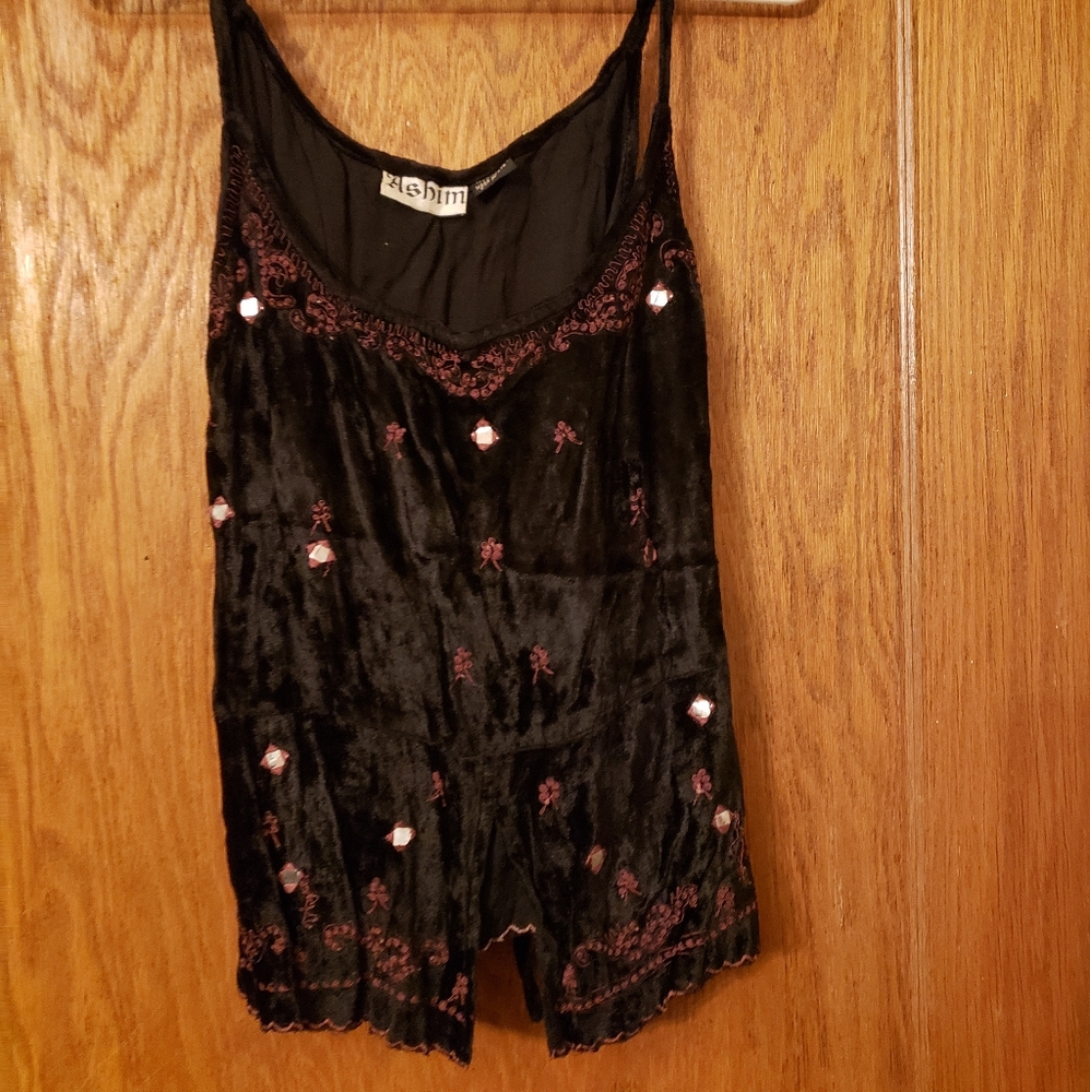 Black velvet with burgundy hand stitch designs top size medium. Ashim